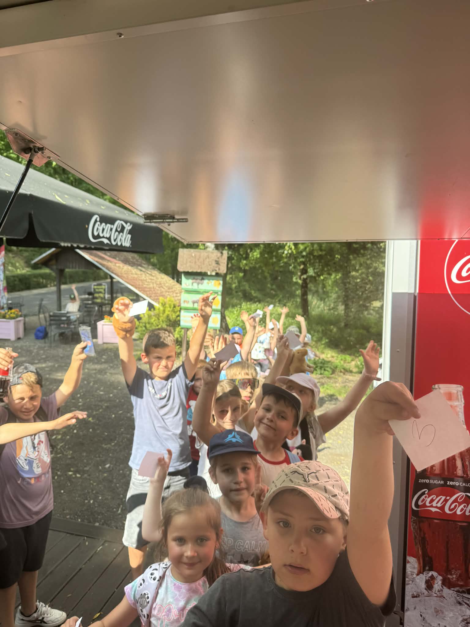 Dzieci w kawiarni Cafe Flaming w Nowym Zoo Poznań